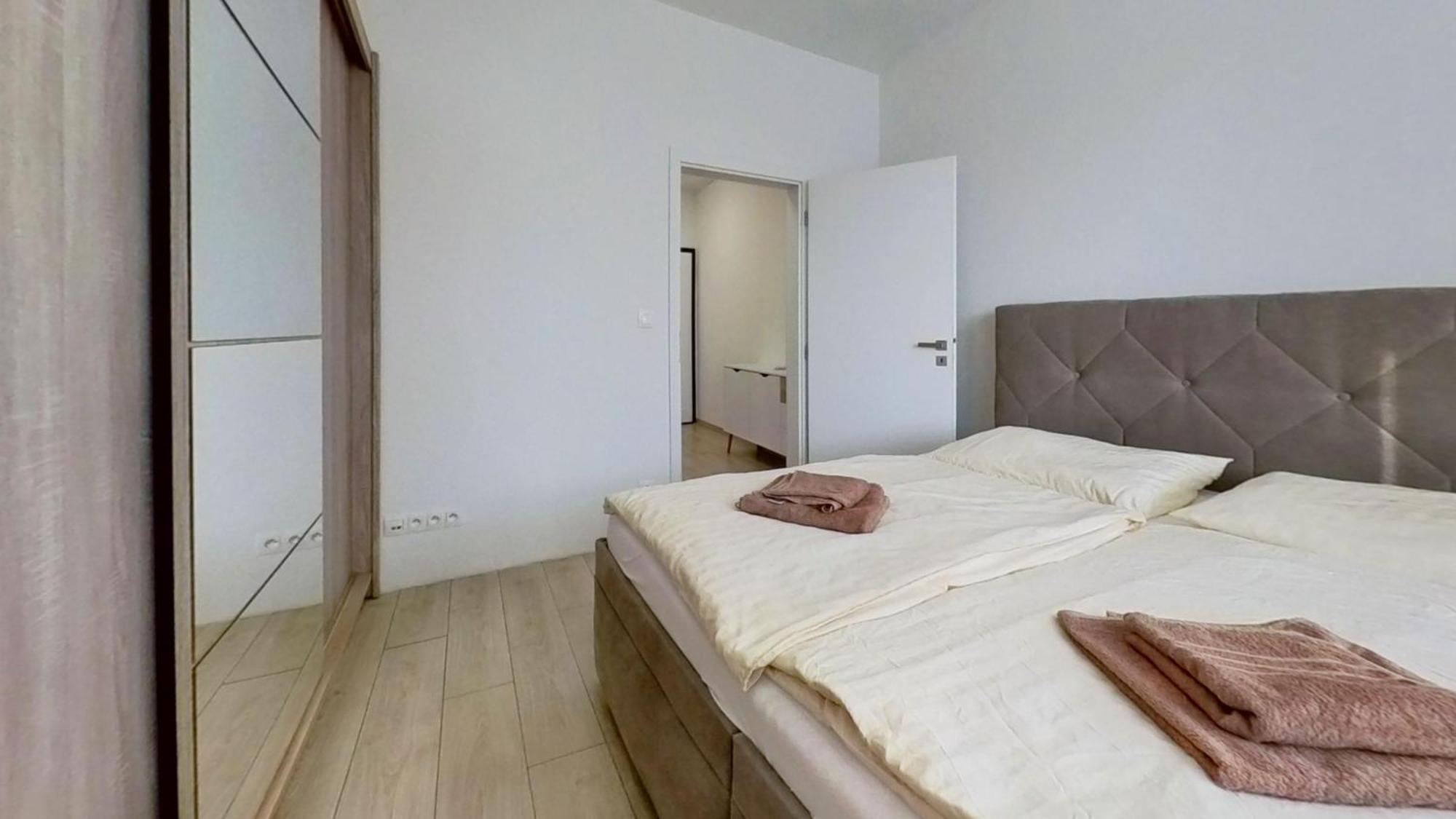 Air-Conditioned 2 Room Apartment, With Terrace, Rovinka, 302 Экстерьер фото